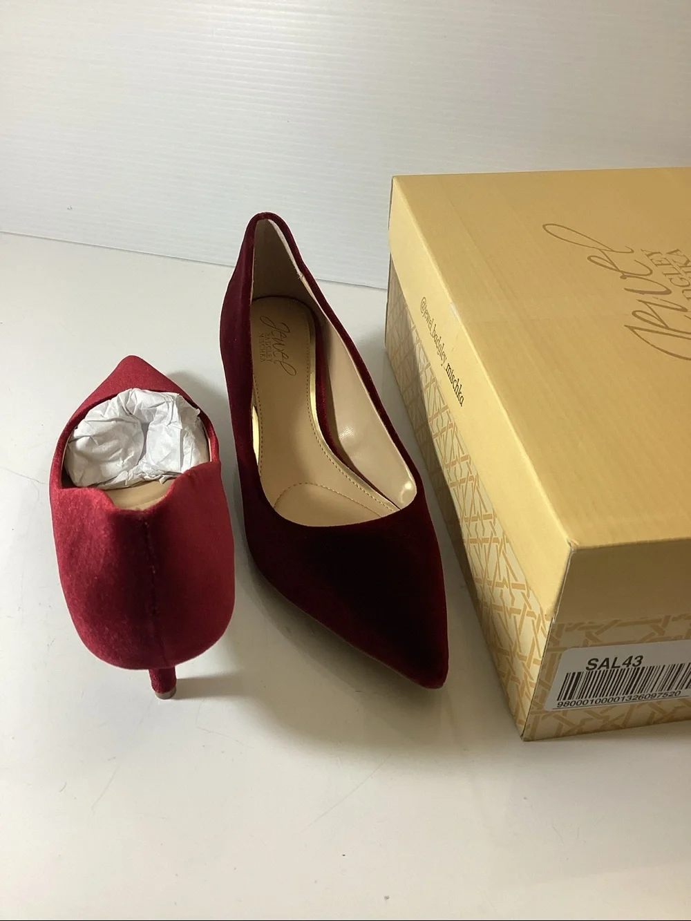 JEWEL BADGLEY MISCHKA Women's Enola Velvet Pumps
